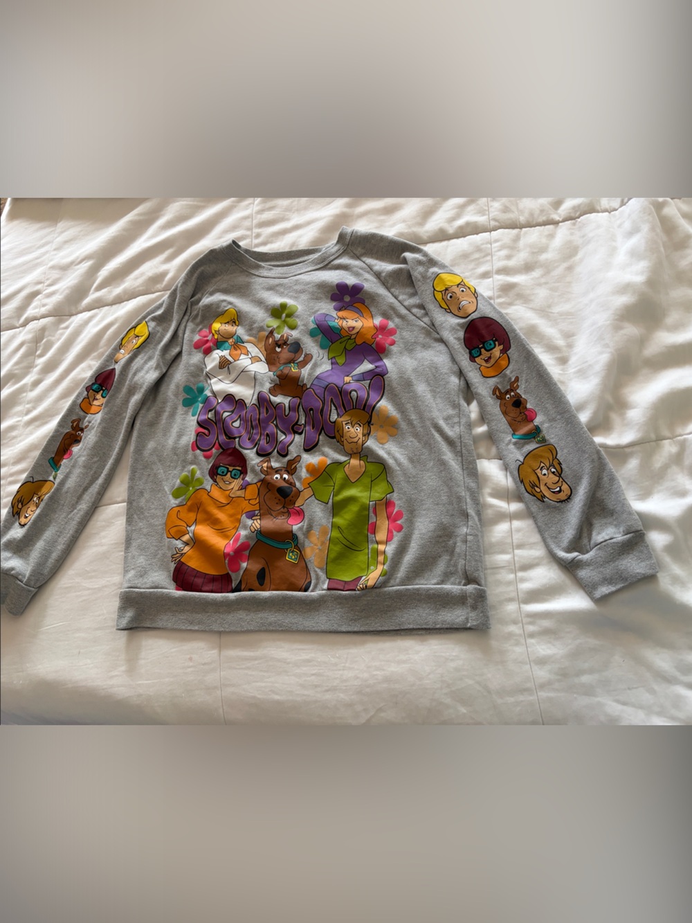 Juniors Grey Scooby-Doo And The Mystery Gang Graphic Sweatshirt Size L (11-13)